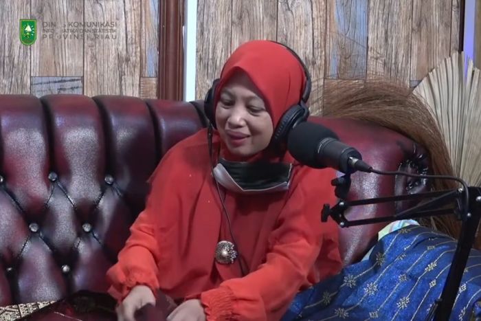 Cerita Sukses Yeni Susilawati Membangun Usaha Tenun Songket
