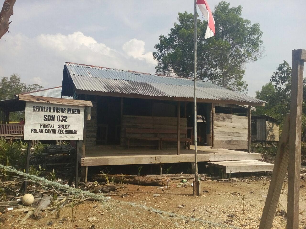 Miris Liatnya, SDN 032 di Pantai Solop Inhil Butuh Perhatian