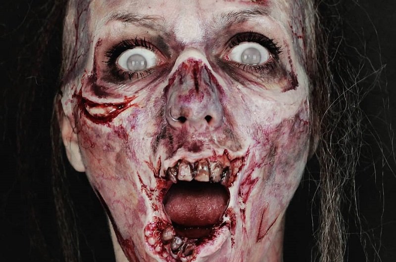 Ketika Wanita Cantik Berubah Jadi Zombie, Mukanya Meleleh Bikin Ngeri!