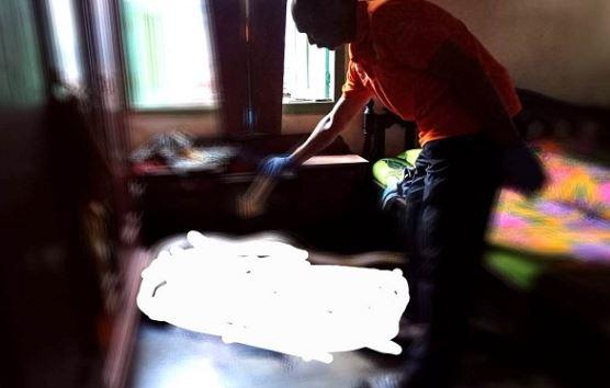 Kakek Tua Ditemukan Tewas Membusuk dengan Adiknya