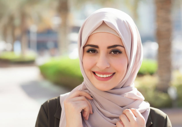 Bosan dengan Gaya Itu-Itu Saja, Aplikasikan Layer Hijab Ya Moms