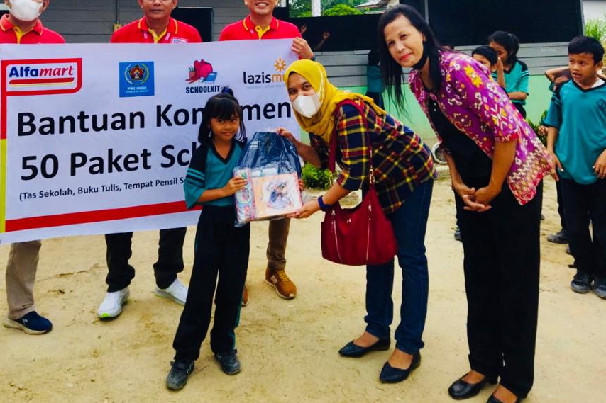Peringati Hari Anak Nasional 2022, PWI Riau Salurkan Perlengkapan Sekolah