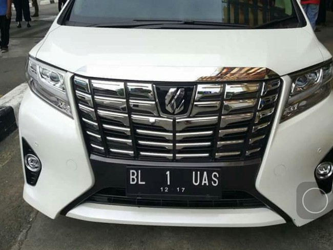 Ustaz Somad Pakai Mobil New Vellfire Nopol BL-1-UAS di Aceh