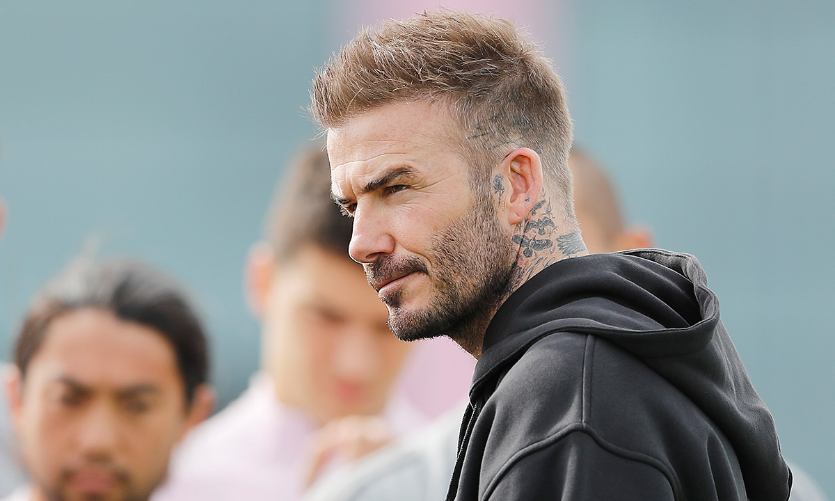 Saat David Beckham Beri Kejutan pada Seorang Lansia Suporter Liverpool