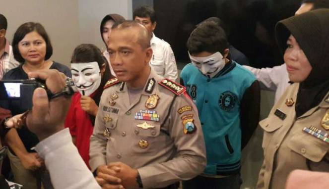 BUSET DAH!!! Istri Jajakan Suami Layanan Threesome 