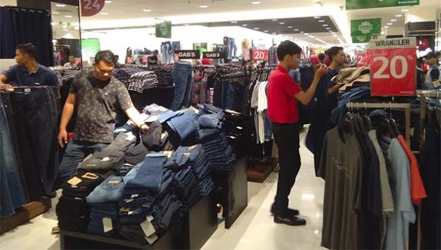 Mal SKA dan Living World Mulai Dijejali Pengunjung