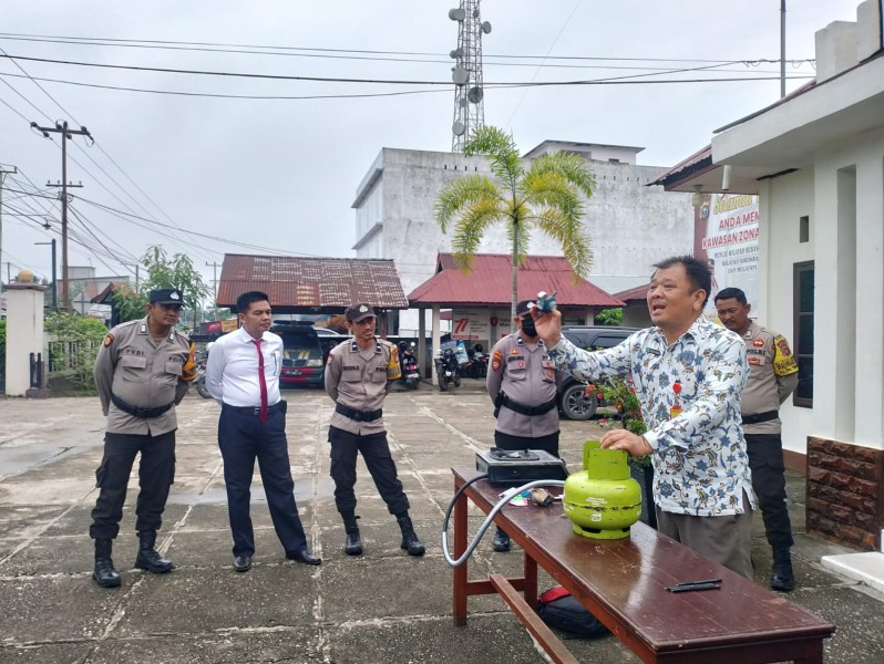 Polsek Tempuling Sosialiasi Penggunaan Tabung Elpiji yang Baik dan Benar