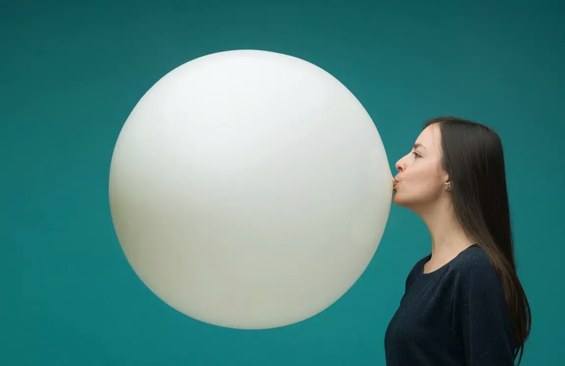Meniup Balon dengan Mulut, Berbahaya atau Tidak?