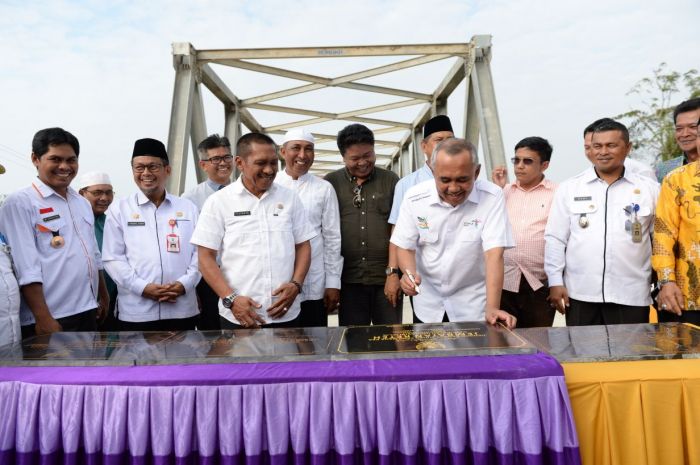 Gubernur Riau Bangun 4 Jembatan dan Peningkatan Ruas Jalan di Inhil