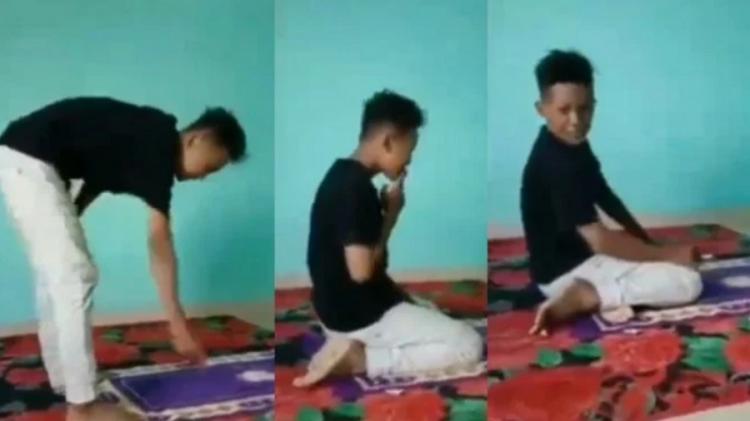 Keterlaluan, ABG Melecehkan Ibadah Salat Sambil Merokok