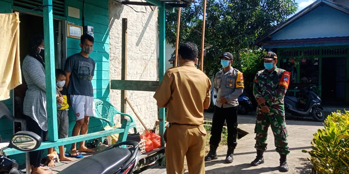 Sinergitas TNI-Polri Membantu Warga Desa Binaan Yang Terkonfirmasi Covid-19