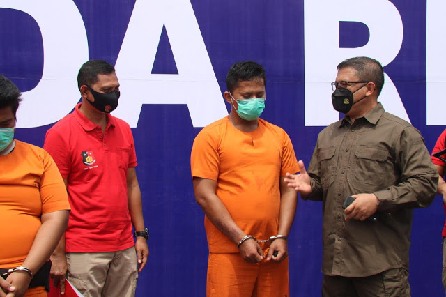Polda Riau Tangkap Pelaku Pembakaran Mobil Strada di Rokan Hulu