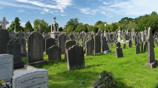 Empat Tradisi Pemakaman Tak Biasa, Terakhir Sadis Banget