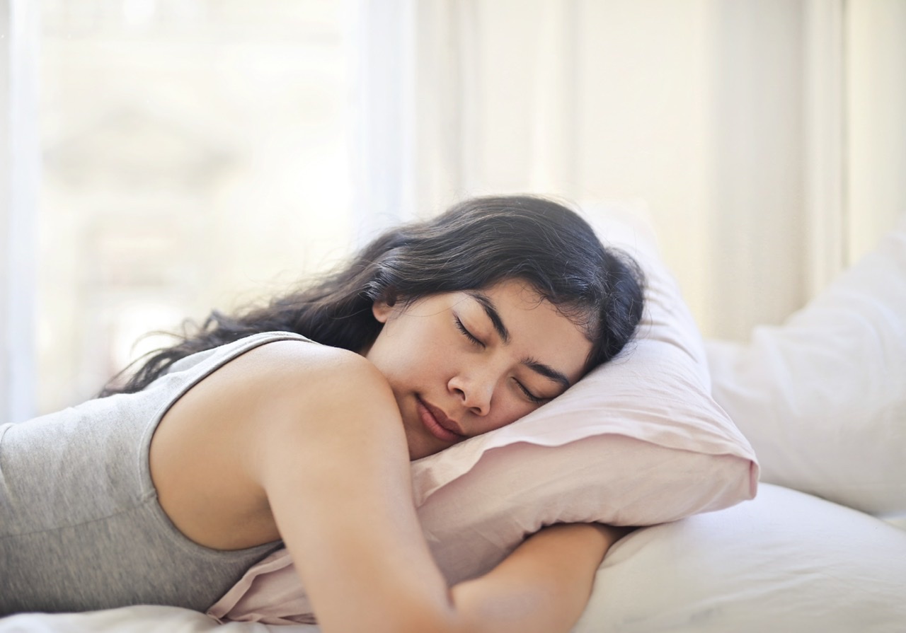 5 Cara Menghilangkan Ngorok saat Tidur, Salah Satunya Berhenti Merokok