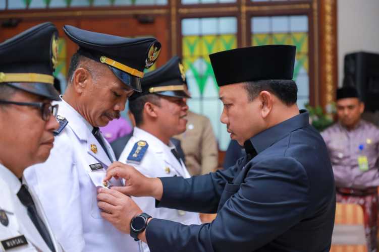 Wakil Bupati Siak Husni Merza Lantik 92 Pejabat di Lingkungan Pemkab Siak
