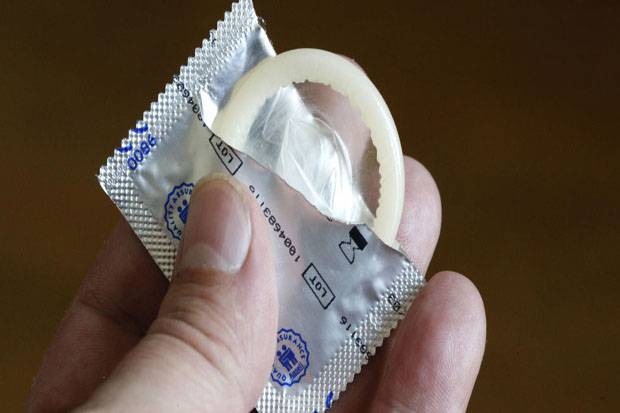 Bentuk dan Fitur Kondom yang Wajib Anda Ketahui Sebelum Bercinta