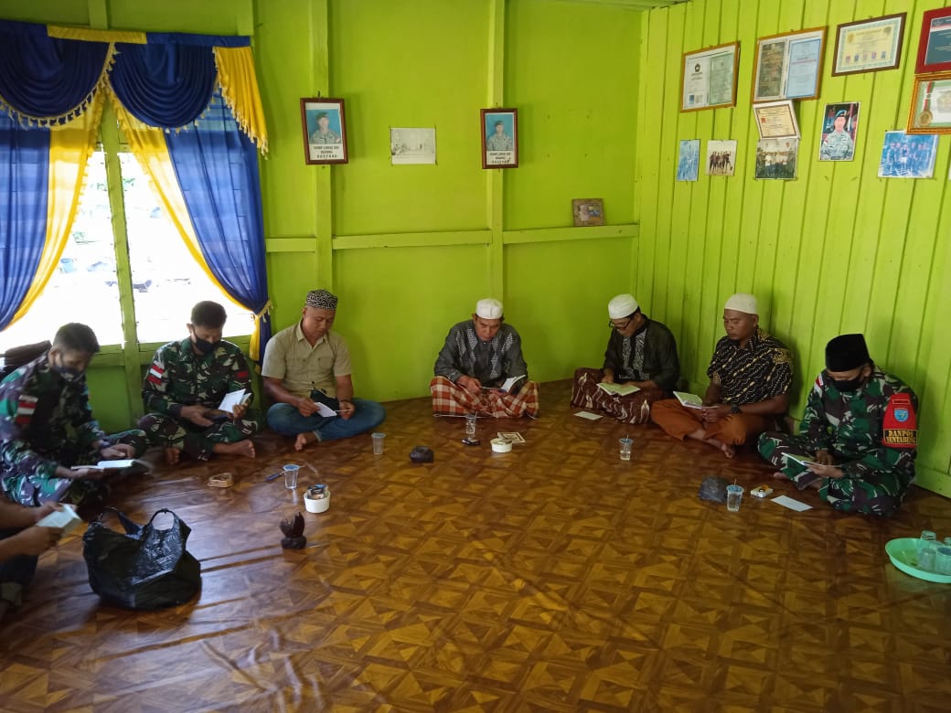 Jelang Ramadhan, Satgas Pamtas RI-Malaysia Yonif 642 Bersama Warga Gelar Doa Bersama