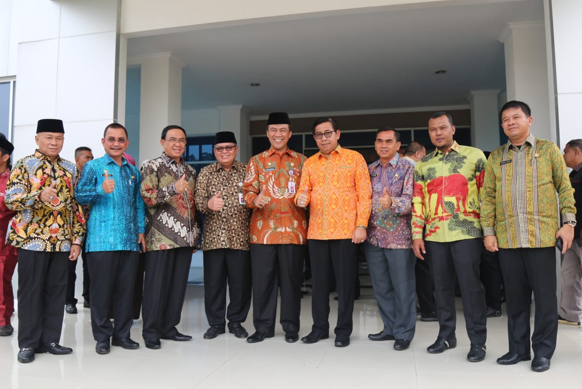 Bupati Inhil HM Wardan Hadiri Sertijab Kepala BPK Perwakilan Provinsi Riau