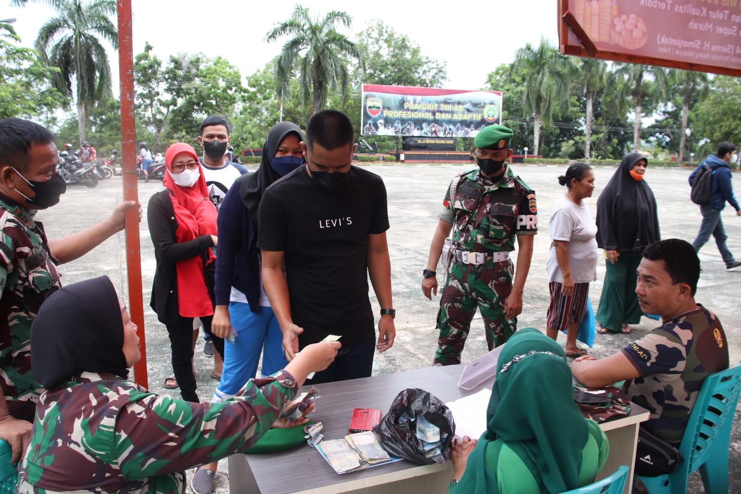 Ringankan Beban Masyarakat, Kodim 0315/Tanjungpinang Gelar Pasar Sembako Murah