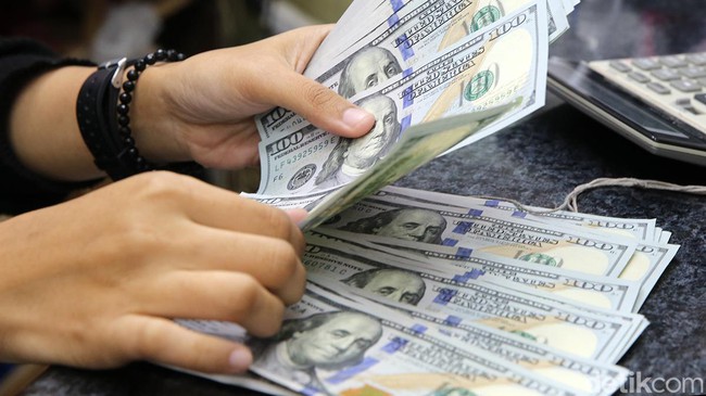 Dolar AS Pagi ini Menguat ke Rp 13.330