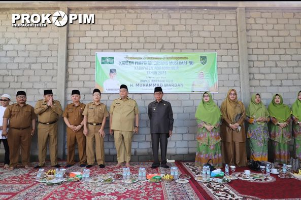 Hibahkan Tanahnya, Bupati H. Muhammad Wardan Resmikan Pembangunan Kantor PC Muslimat NU