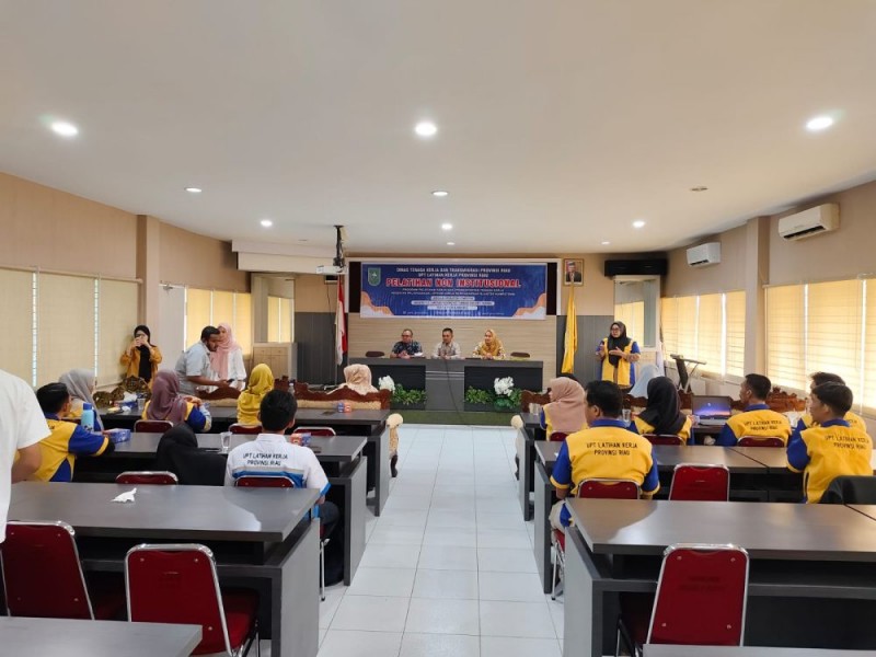 Disnakertrans Riau Beri Pelatihan Komputer Bagi Mahasiswa Disabilitas Unilak