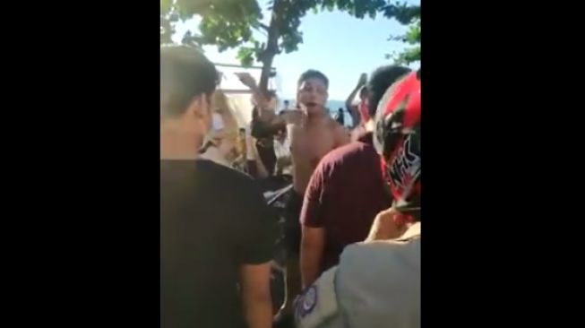 Air Laut Diklaim Warga Jadi Obat Corona