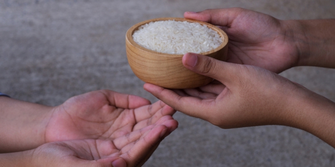 Bayar Zakat Fitrah dengan Uang, Ini Pendapat Ulama