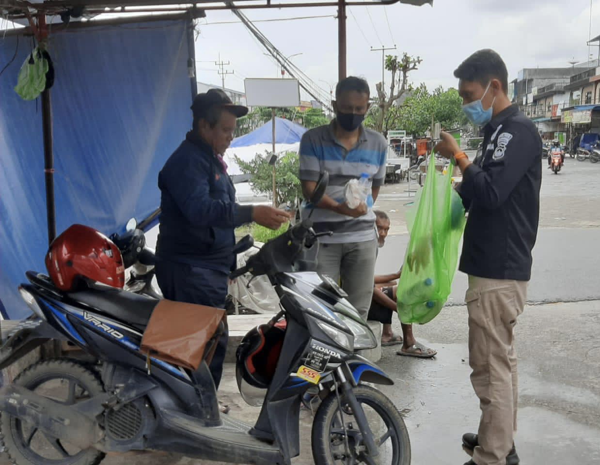 Ops Aman Nusa, Dapur Umum Polres Tanjungpinang dan Polsek Jajaran Rutin Bagikan Makanan Gratis