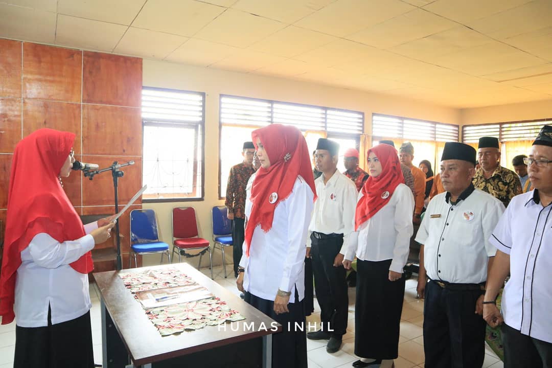 Zulaikhah Wardan Lantik Pengurus PMI Kecamatan Kemuning