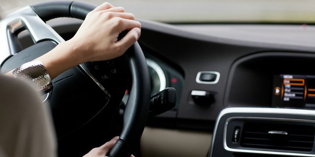 Pasang Dudukan Ponsel di Mobil Denda Rp500 Ribu