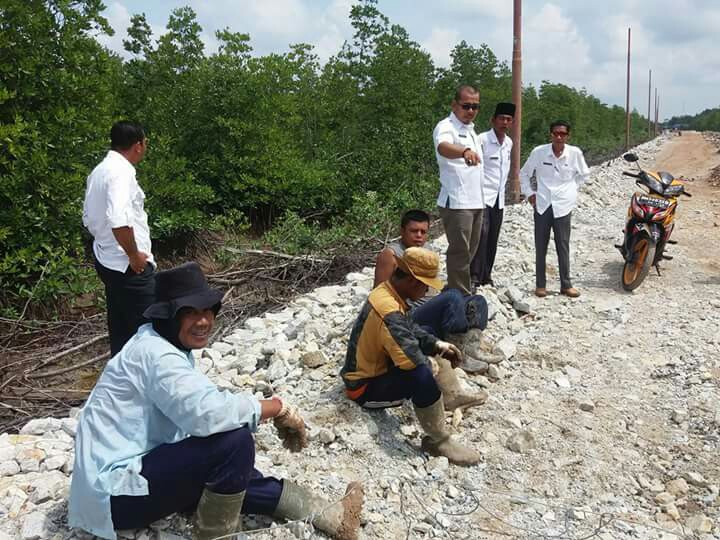 Masuk Black List, Camat Hentikan Pekerjaan Jalan Mekong - Semukut