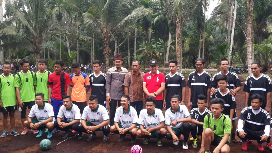 Rosman Buka Turnamen Futsal Perdana Desa Idaman