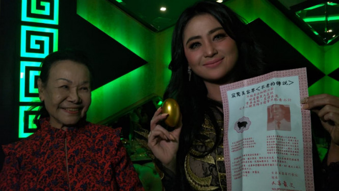 Dewi Perssik Rela Keluarkan Rp25 Juta Demi Telur Emas