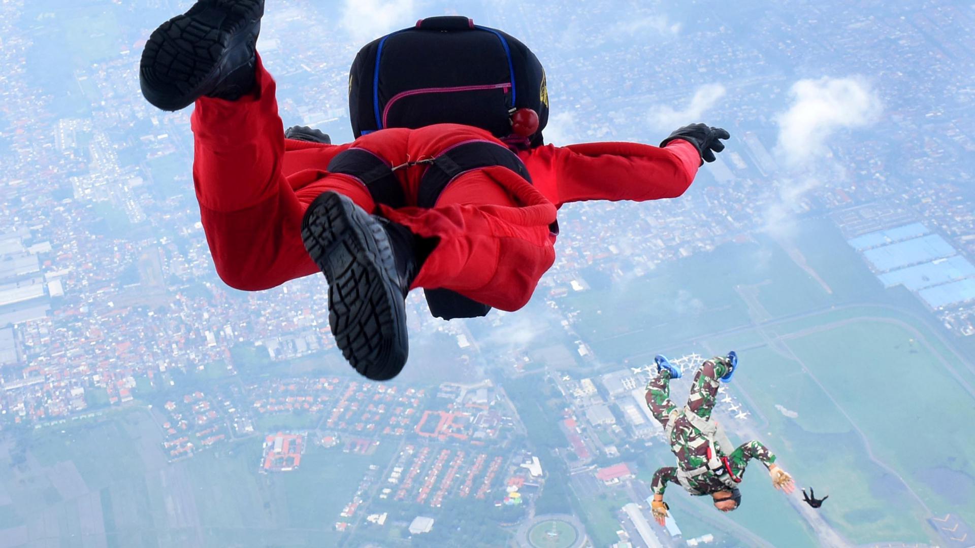 Asah Profesionalisme, Prajurit Yontaifib 2 Marinir Latihan Terjun Payung