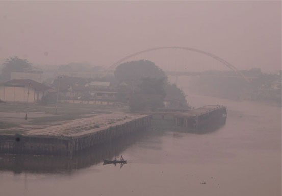Pekanbaru Masih Berasap, Jarak Pandang di Inhu 300 Meter