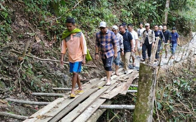 Berjalan Kaki 36 Km, Anggota DPRD Riau Ini Susuri Jalur Interpretasi di Kampar