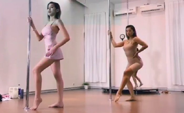 Siapa Lebih Seksi, Jessica Iskandar atau Jennifer Bachdim saat Pole Dance?