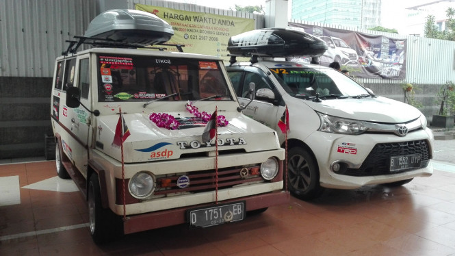 Lima Mobil Toyota Sukses Tempuh Perjalanan Lintas Negara