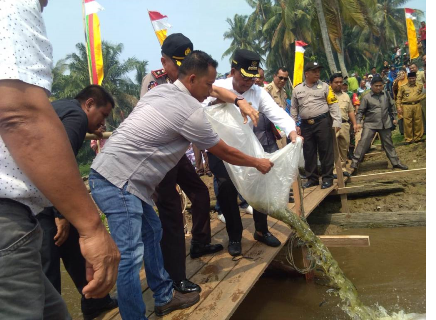 Suyatno Apresiasi PKS PT SRM Tabur 10 Ribu Benih Ikan ke Sungai Rokan