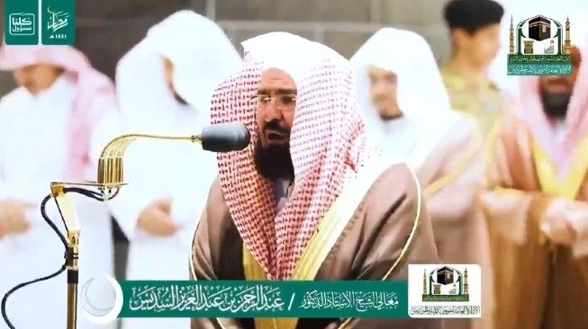 Viral Syekh As-Sudais Menangis Tersedu Imami Tarawih di Depan Ka'bah