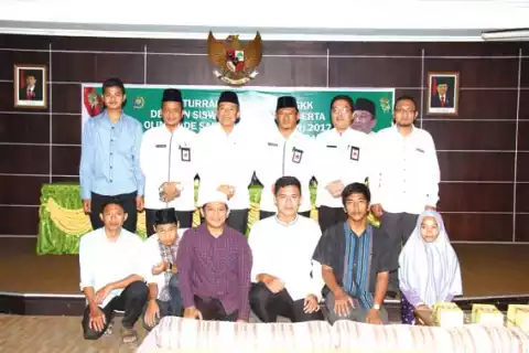 20 Calon Mahasiswa Riau ke Timur Tengah Dilepas