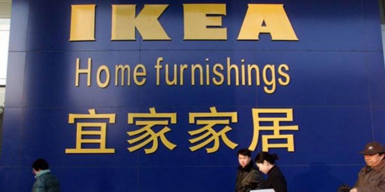 Perempuan Bugil Asyik Berbelanja di IKEA Beijing