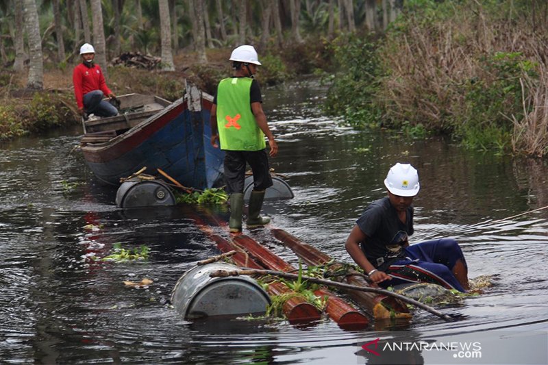 Inhil Daerah 1.000 Parit Tersulit untuk Program Listrik Desa di Riau