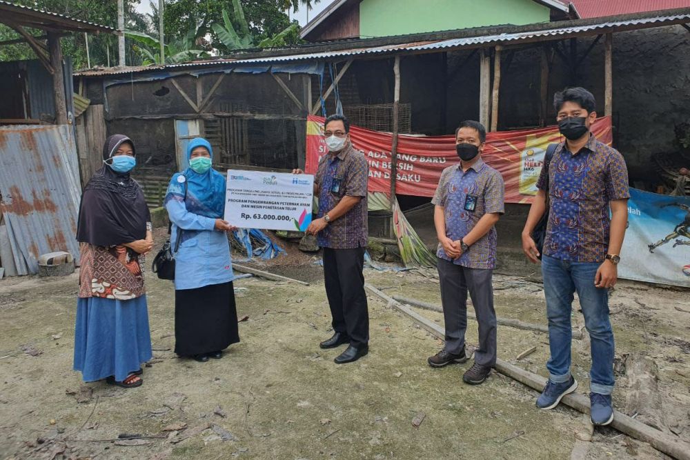 Peternak Ayam di Pekanbaru Terima Bantuan Rp 63 Juta