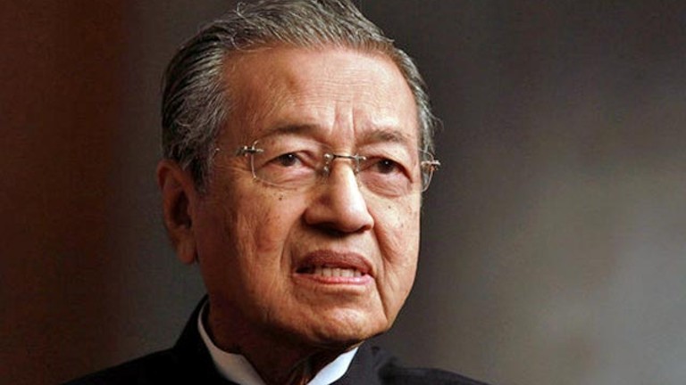 Hina Suku Bugis, Mahathir Menggali Kubur Sendiri