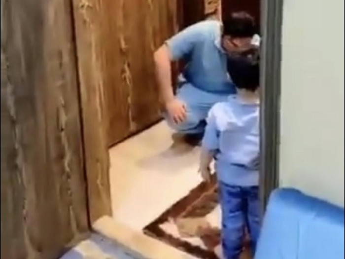 Viral di Twitter, Dokter Arab Saudi Tak Mau Dipeluk Anaknya untuk Cegah Corona