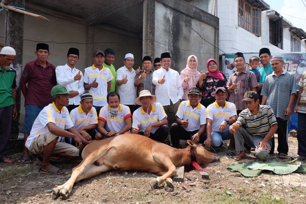 Abdul Wahid Sumbang Lima Ekor Sapi Kurban