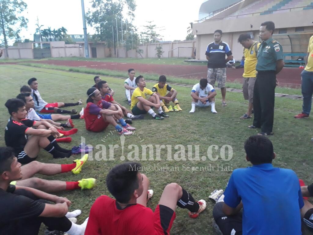 Panitia Sesalkan Kebijakan Manajemen Club Persih FC