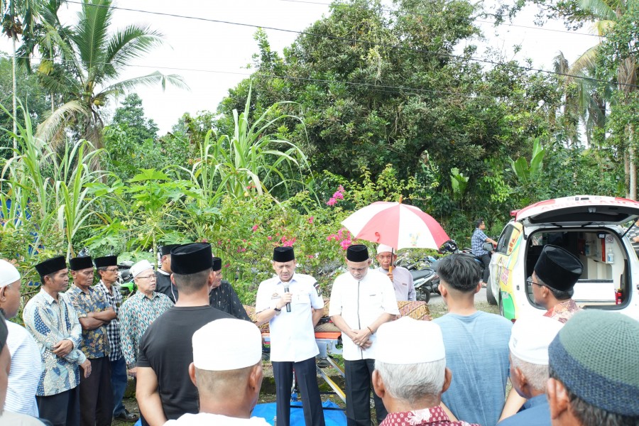 Pj Bupati Kampar Lepas Jenazah Hj Rasyidah, Orang Tua Dari Ketua LPTQ Kampar.